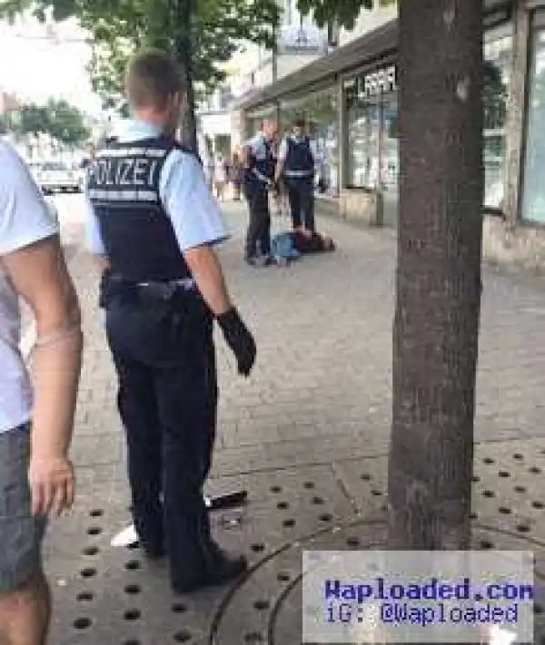 Syrian refugee kills one and injures others with a machete on the street in Germany